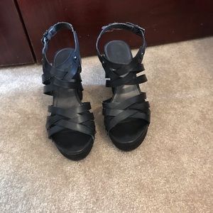 Platform sandals. Black. Size 8